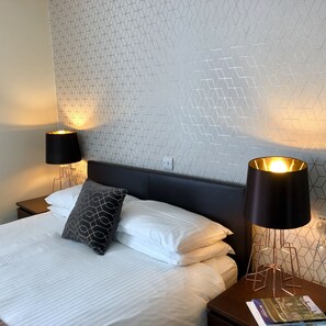 Family Room, Multiple Beds, Non Smoking | 1 bedroom, minibar, in-room safe, desk