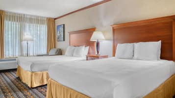 Chambre Standard, 2 grands lits, non-fumeur, réfrigérateur et four à micro-ondes | Bureau, espace de travail pour ordinateurs portables