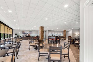 Petit déjeuner complet compris tous les jours