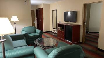 Studio Suite, 1 King Bed, Non Smoking (One-Bedroom) | Living area | 32-inch TV with cable channels