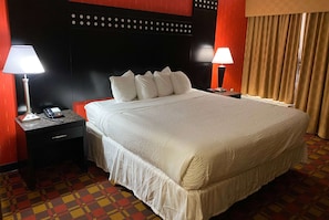Iron/ironing board, free cribs/infant beds, rollaway beds, free WiFi - Ramada by Wyndham Rochelle Park Near Paramus (Rochelle Park)