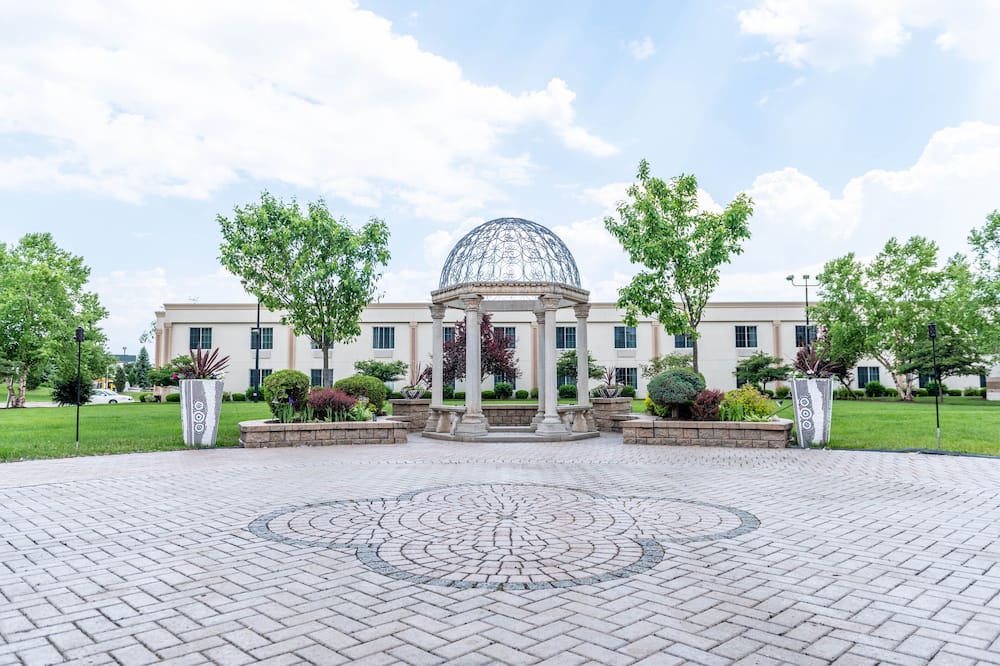 Clarion Inn Elmhurst - Oak Brook near I-88, I-290, I-294