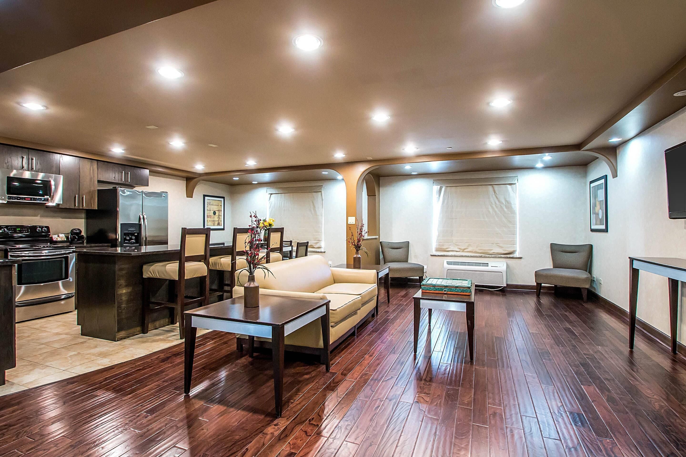 Foto - Clarion Inn Elmhurst - Oak Brook near I-88, I-290, I-294