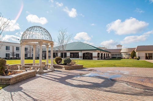 Clarion Inn Elmhurst - Oak Brook near I-88, I-290, I-294