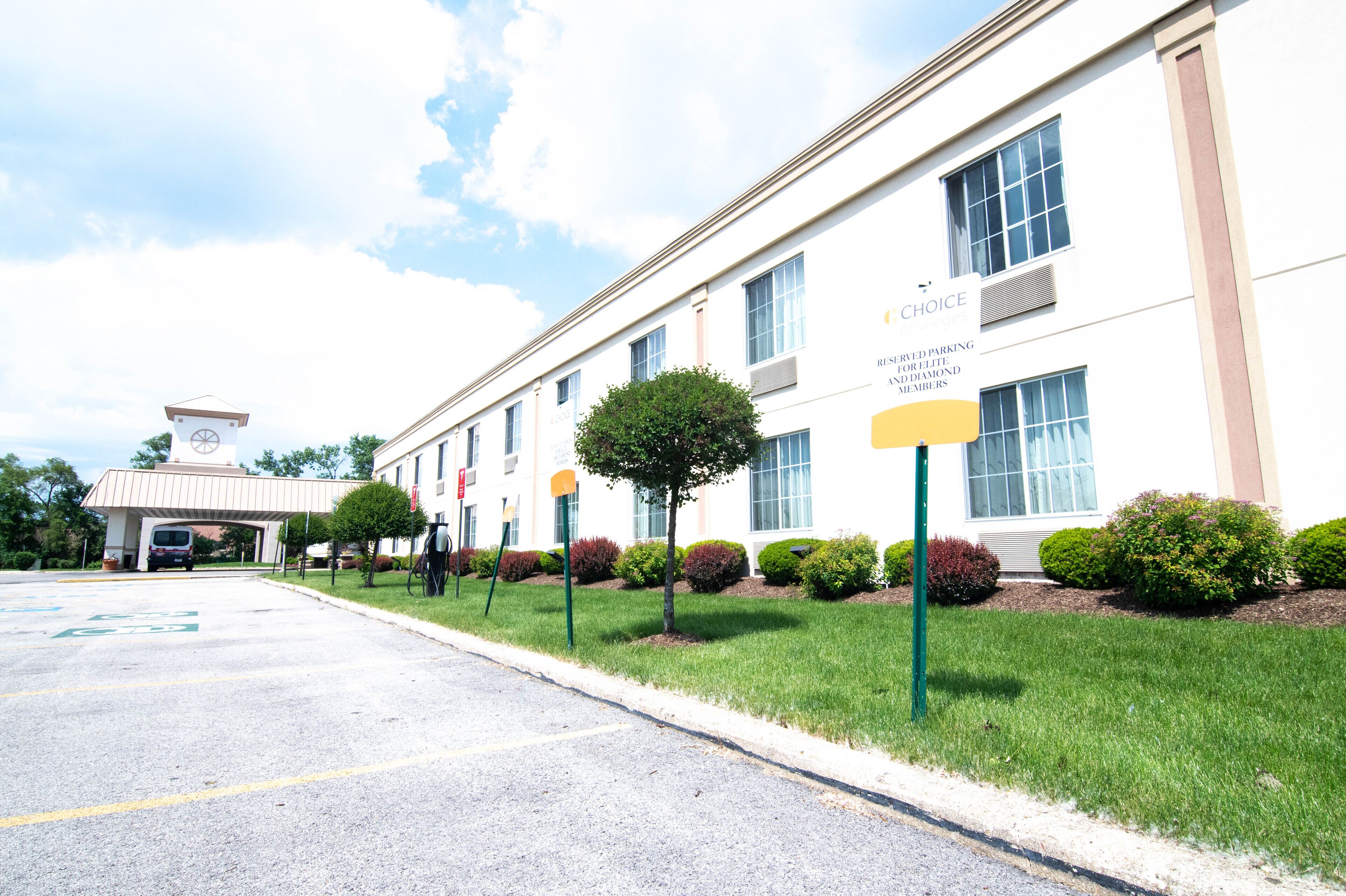 Foto - Clarion Inn Elmhurst - Oak Brook near I-88, I-290, I-294