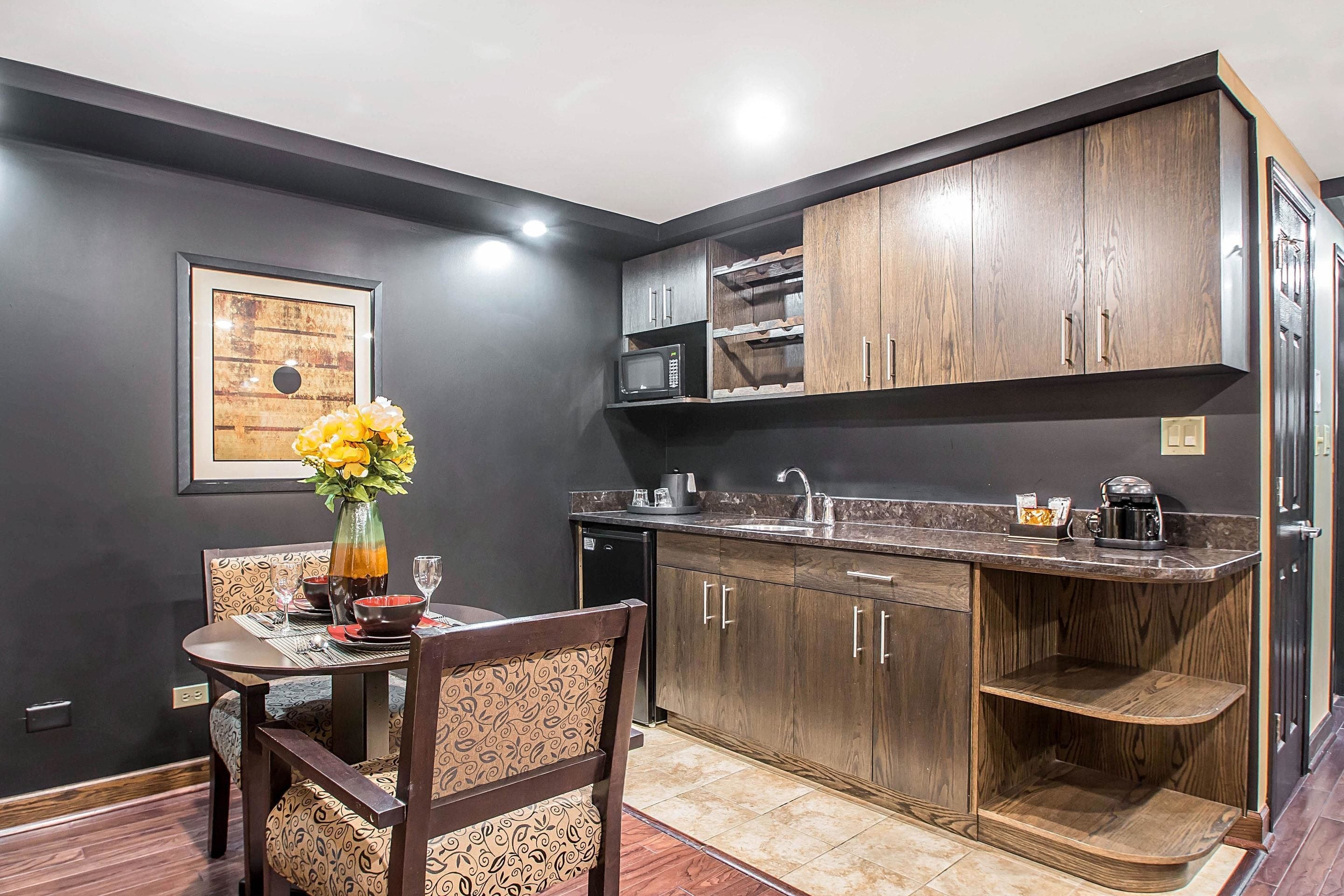 Foto - Clarion Inn Elmhurst - Oak Brook near I-88, I-290, I-294