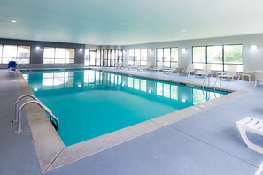 Indoor pool - Clarion Inn Elmhurst - Oak Brook near I-88, I-290, I-294 (Elmhurst)