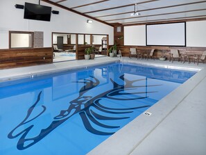 Indoor pool, sun loungers
