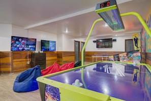 Game room - Ridgeline Hotel at Yellowstone, an Ascend Collection Hotel (Gardiner)