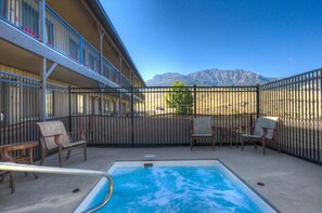 Bañera de hidromasaje exterior