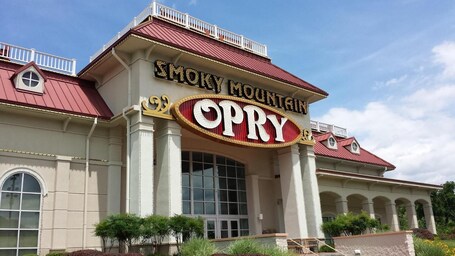 Days Inn by Wyndham Apple Valley Pigeon Forge Sevierville - Image 11