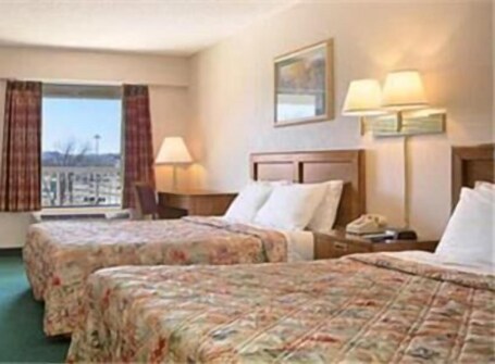 Days Inn by Wyndham Apple Valley Pigeon Forge Sevierville - Image 14