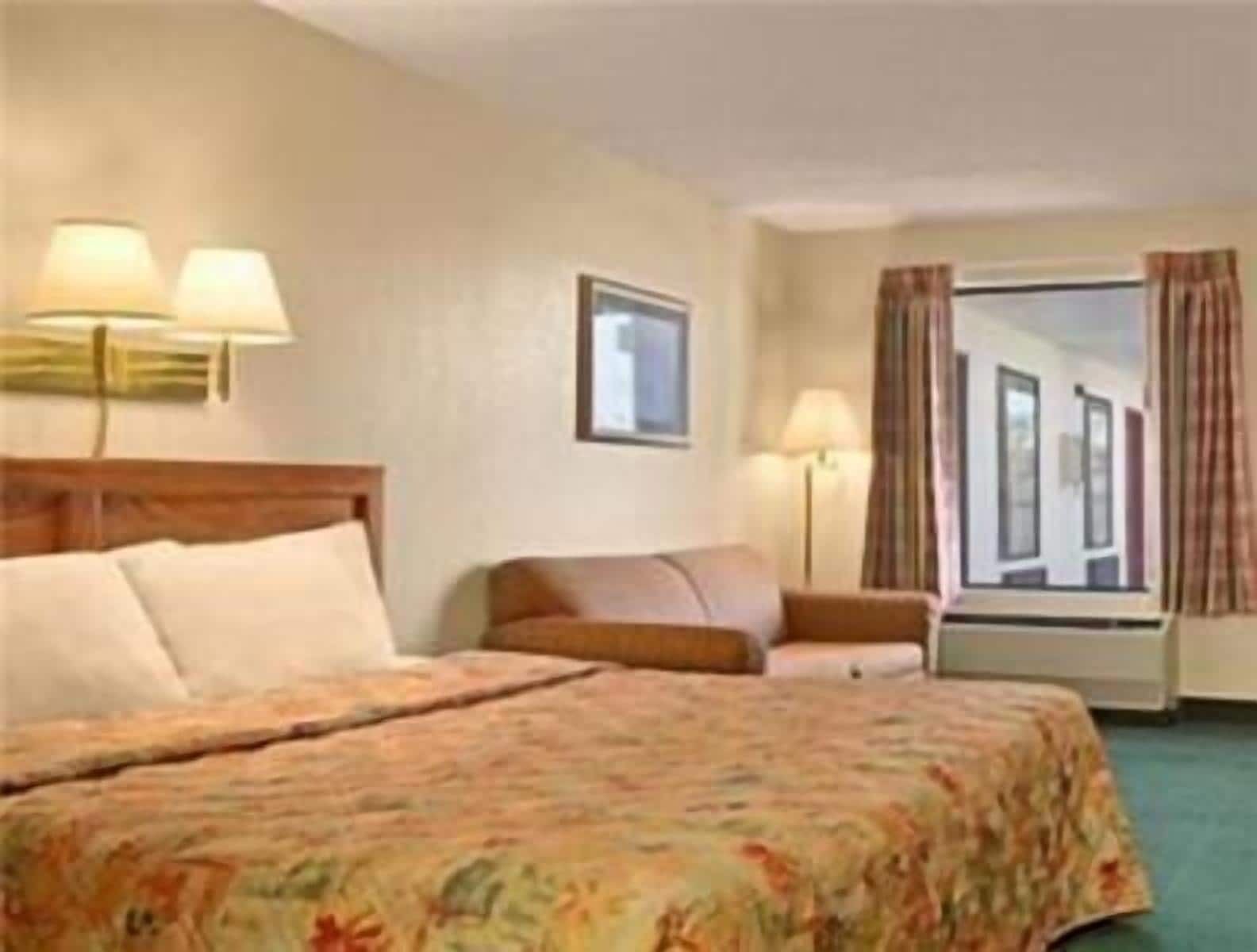 Desk, laptop workspace, iron/ironing board, free WiFi