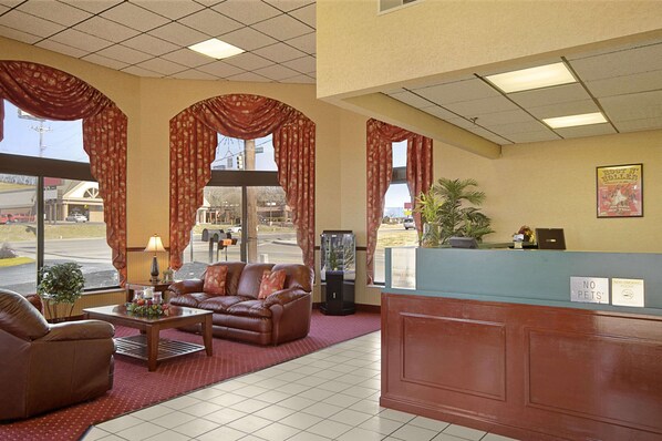 Lobby - Days Inn by Wyndham Apple Valley Pigeon Forge/Sevierville (Sevierville)