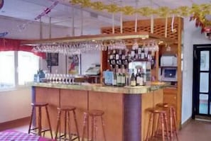 Bar (on property) - Botel Hotel Lisa (Budapest)