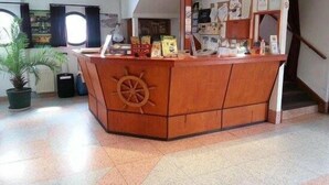 Check-in/check-out kiosk - Botel Hotel Lisa (Budapest)