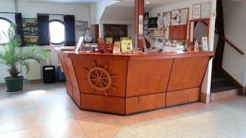 Mostrador para check-in y check-out