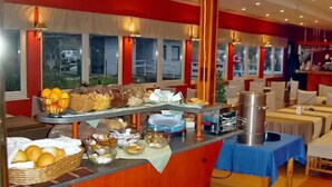 Breakfast area - Botel Hotel Lisa (Budapest)