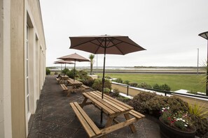 Terrace/patio - Park Inn by Radisson Shannon Airport (Shannon)