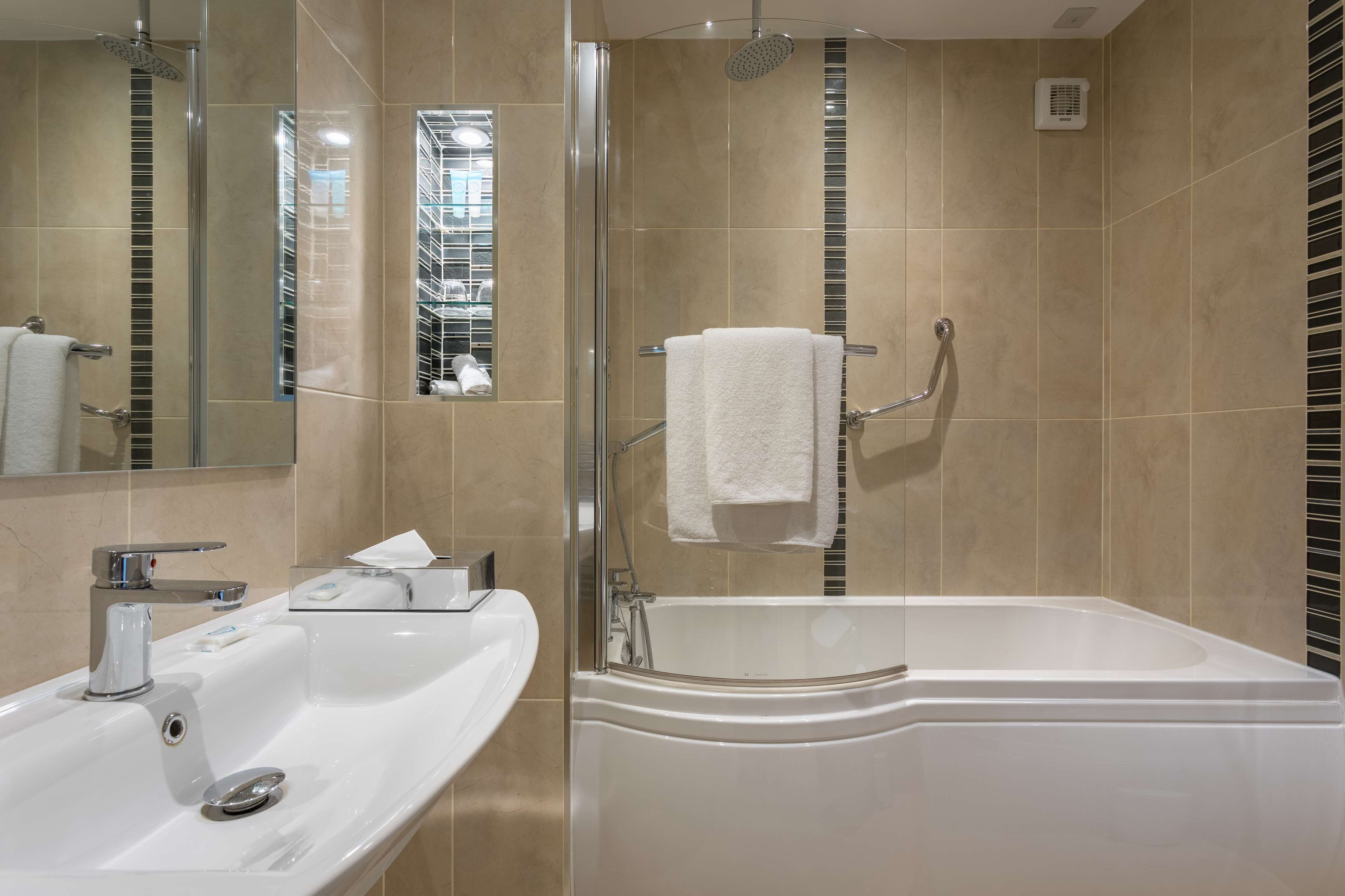 combined shower/bathtub, eco-friendly toiletries, hair dryer, towels