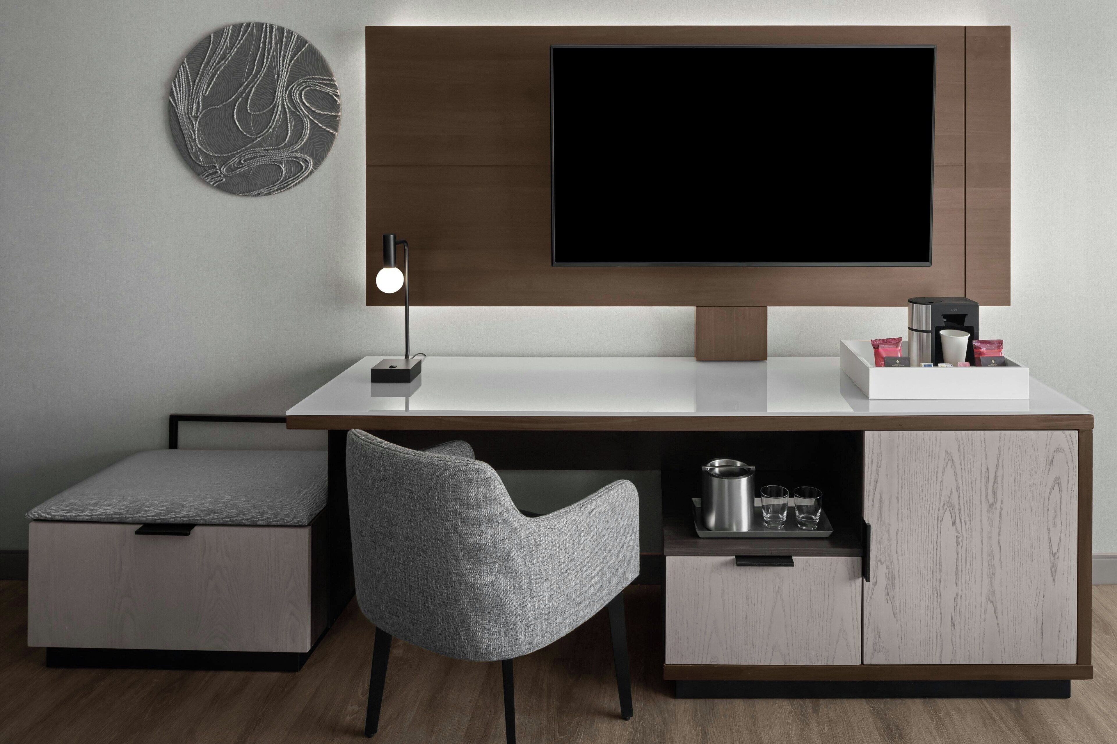 premium bedding, down duvets, in-room safe, desk