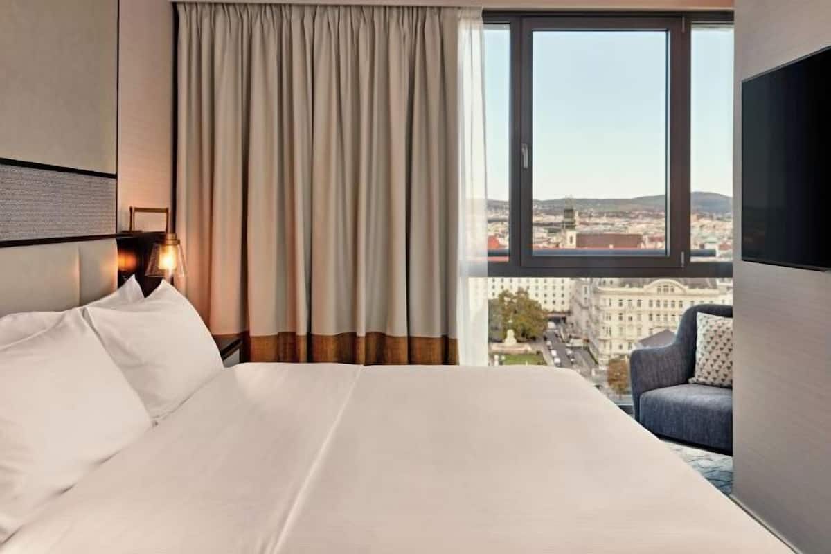 1 bedroom, premium bedding, in-room safe, laptop workspace