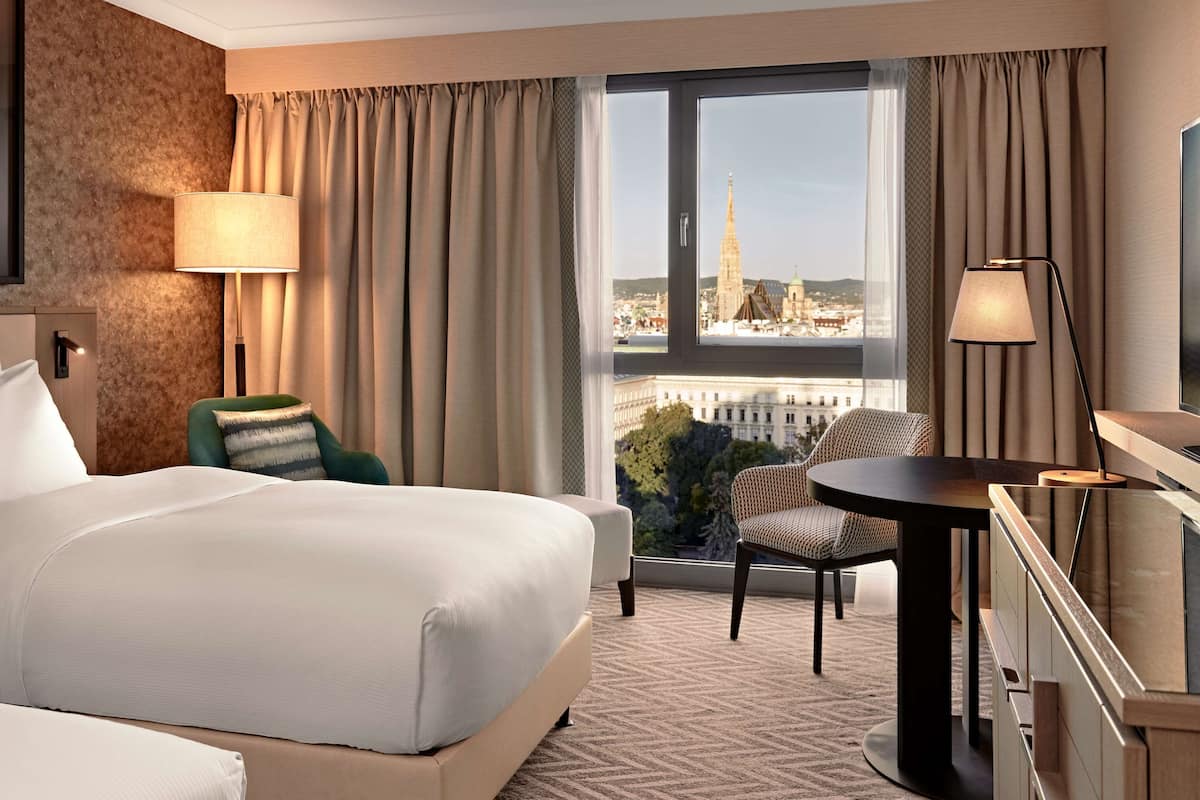 Premium bedding, in-room safe, laptop workspace, blackout drapes