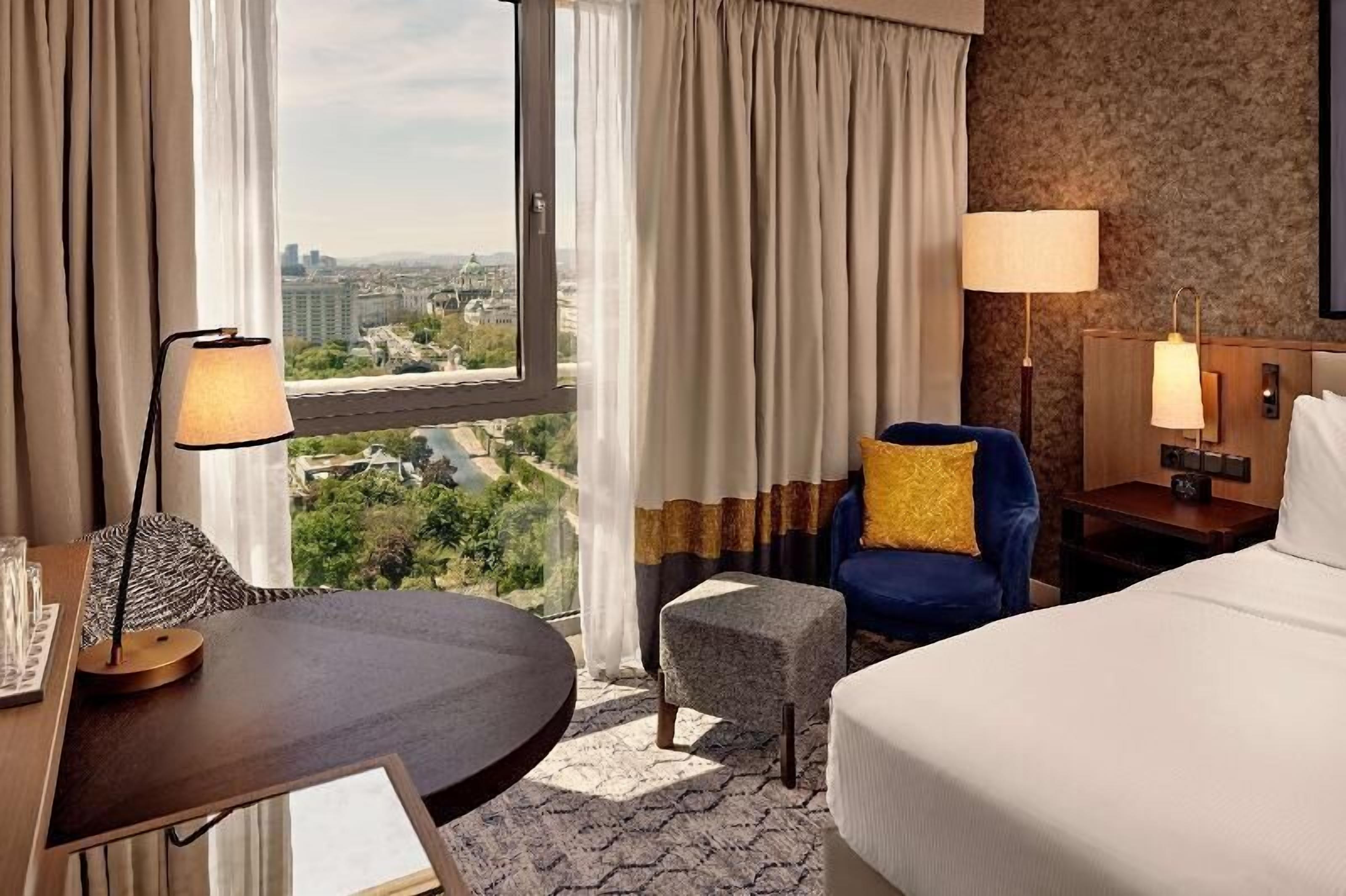 Premium bedding, in-room safe, laptop workspace, blackout drapes