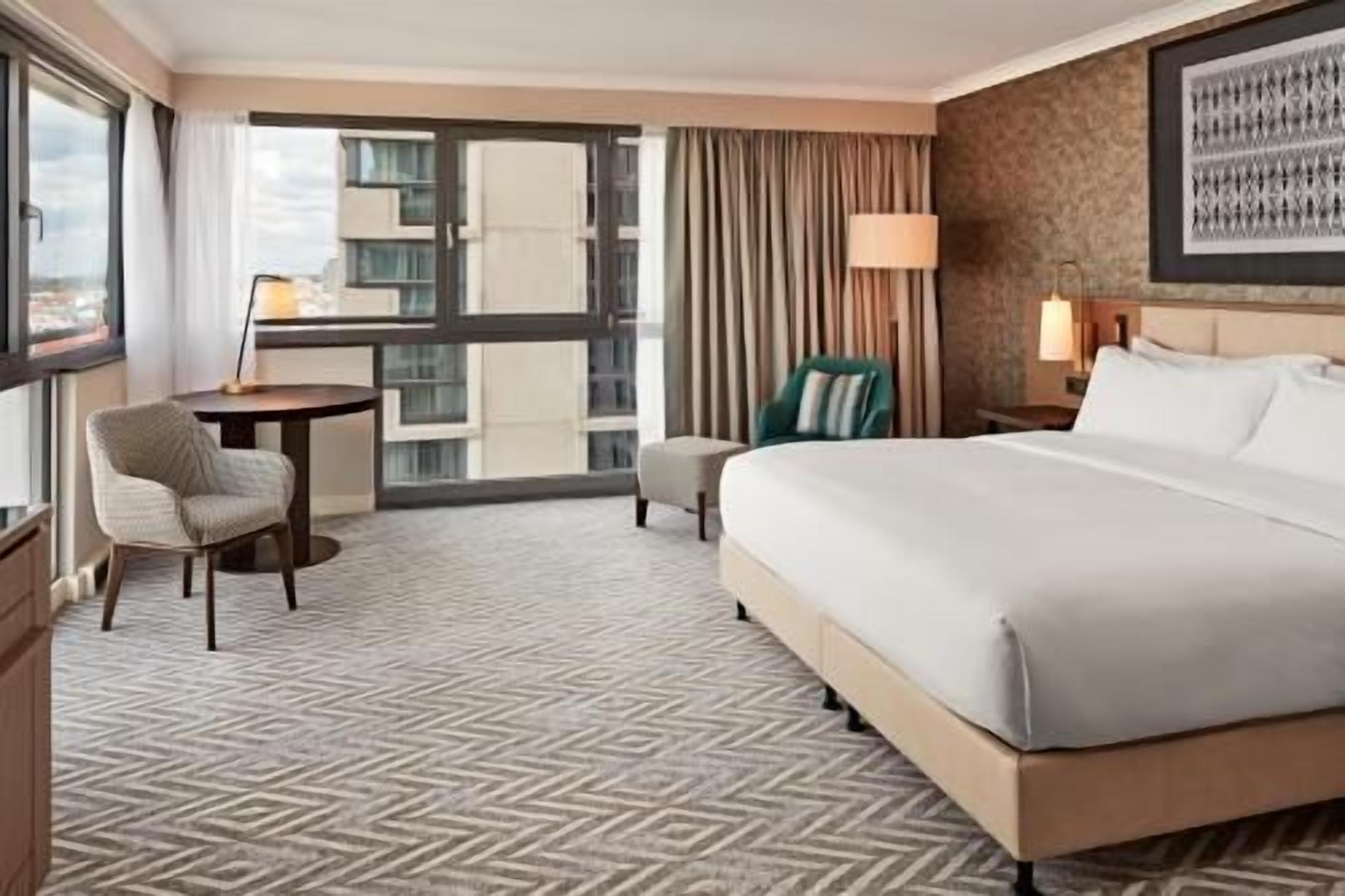 Premium bedding, in-room safe, laptop workspace, blackout drapes