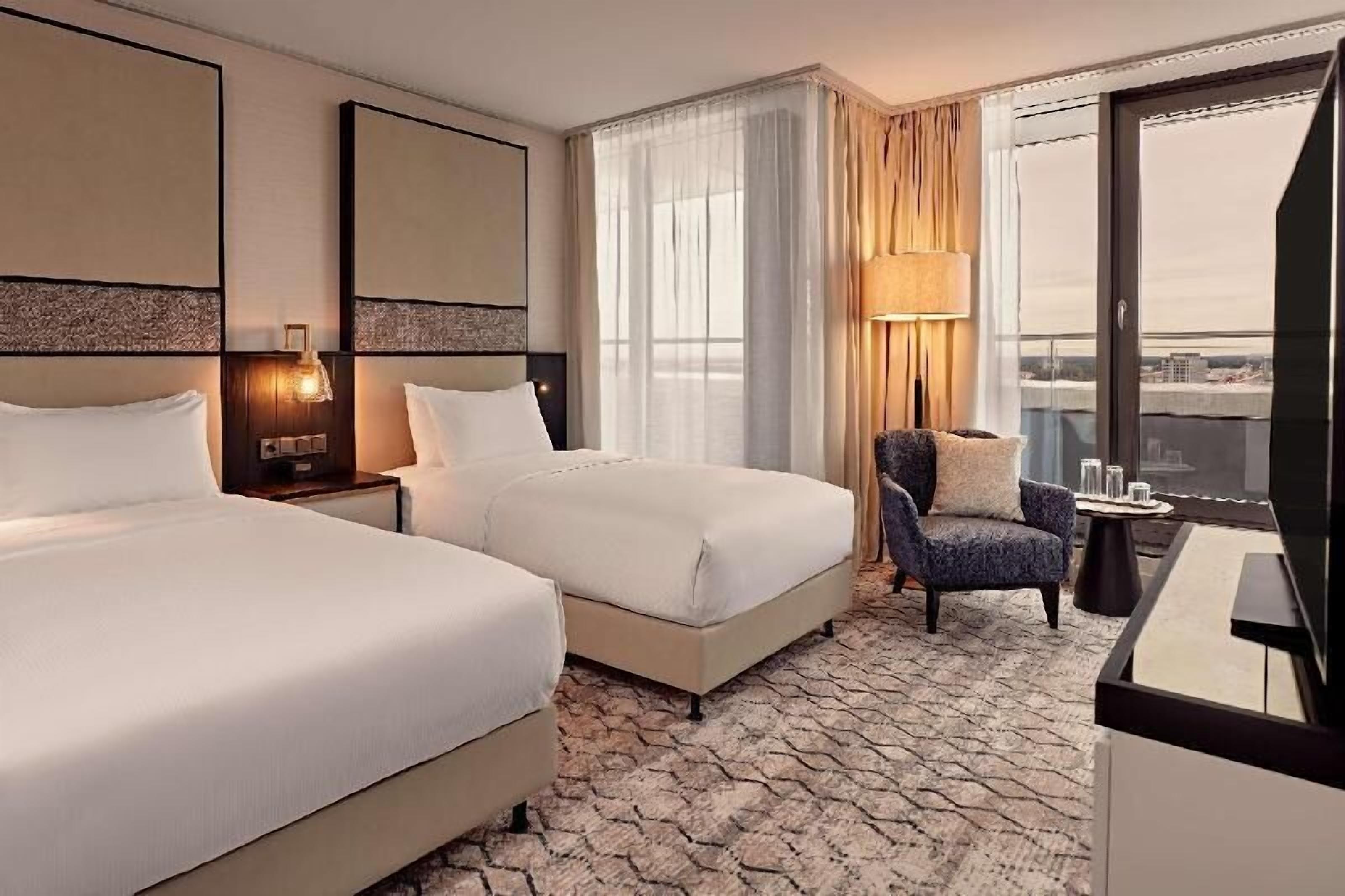 Premium bedding, in-room safe, laptop workspace, blackout drapes