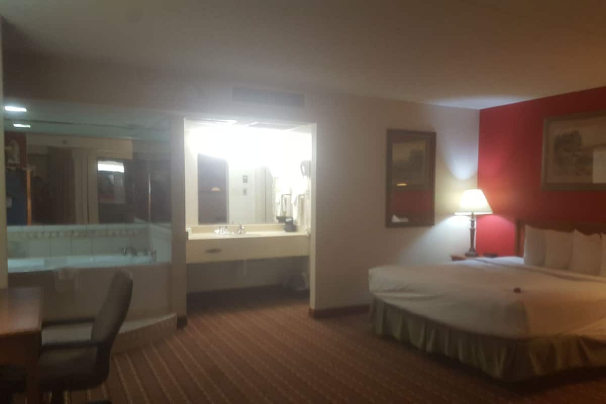 Honeymoon Suite, 1 King Bed with Sofa bed