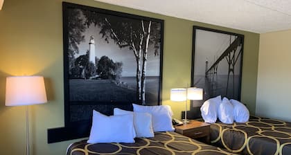 Super 8 by Wyndham Petoskey