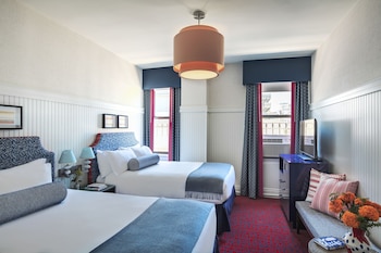 Deluxe Room, 2 Double Beds | Premium bedding, in-room safe, iron/ironing board, free WiFi at Hotel Triton