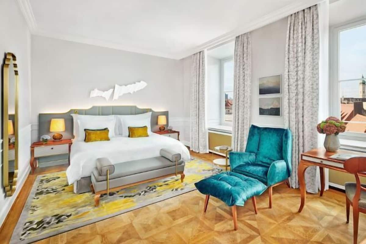 Premium bedding, down comforters, minibar, in-room safe