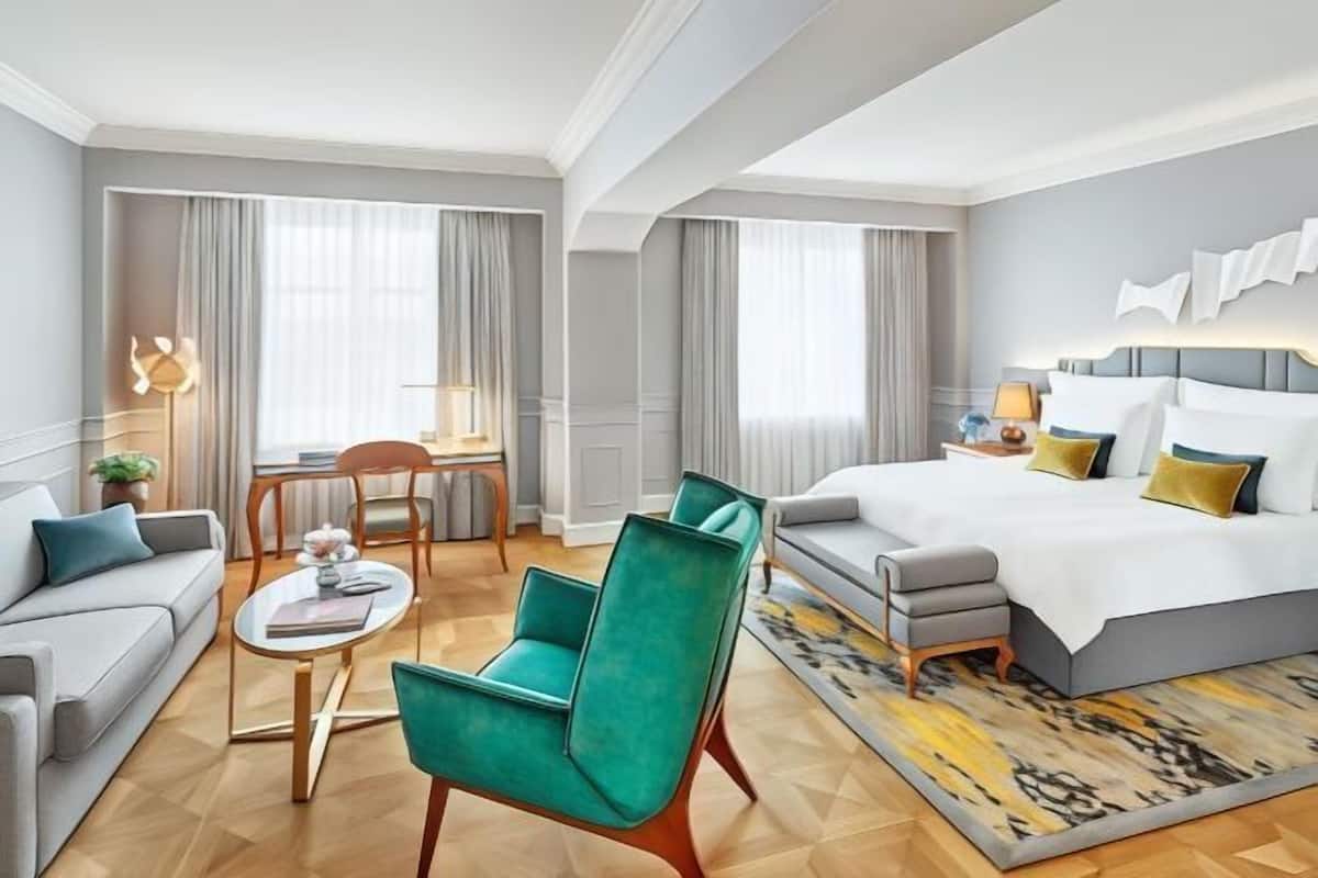 Premium bedding, down comforters, minibar, in-room safe