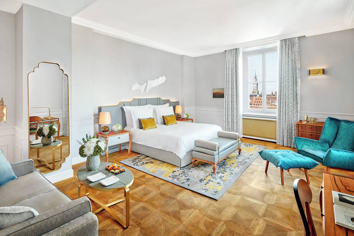Mandarin, Room, 1 King Bed | Premium bedding, down comforters, minibar, in-room safe