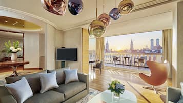 Presidential Suite | Premium bedding, down comforters, free minibar, in-room safe