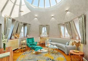 Suite, Tower | Premium bedding, down comforters, free minibar, in-room safe