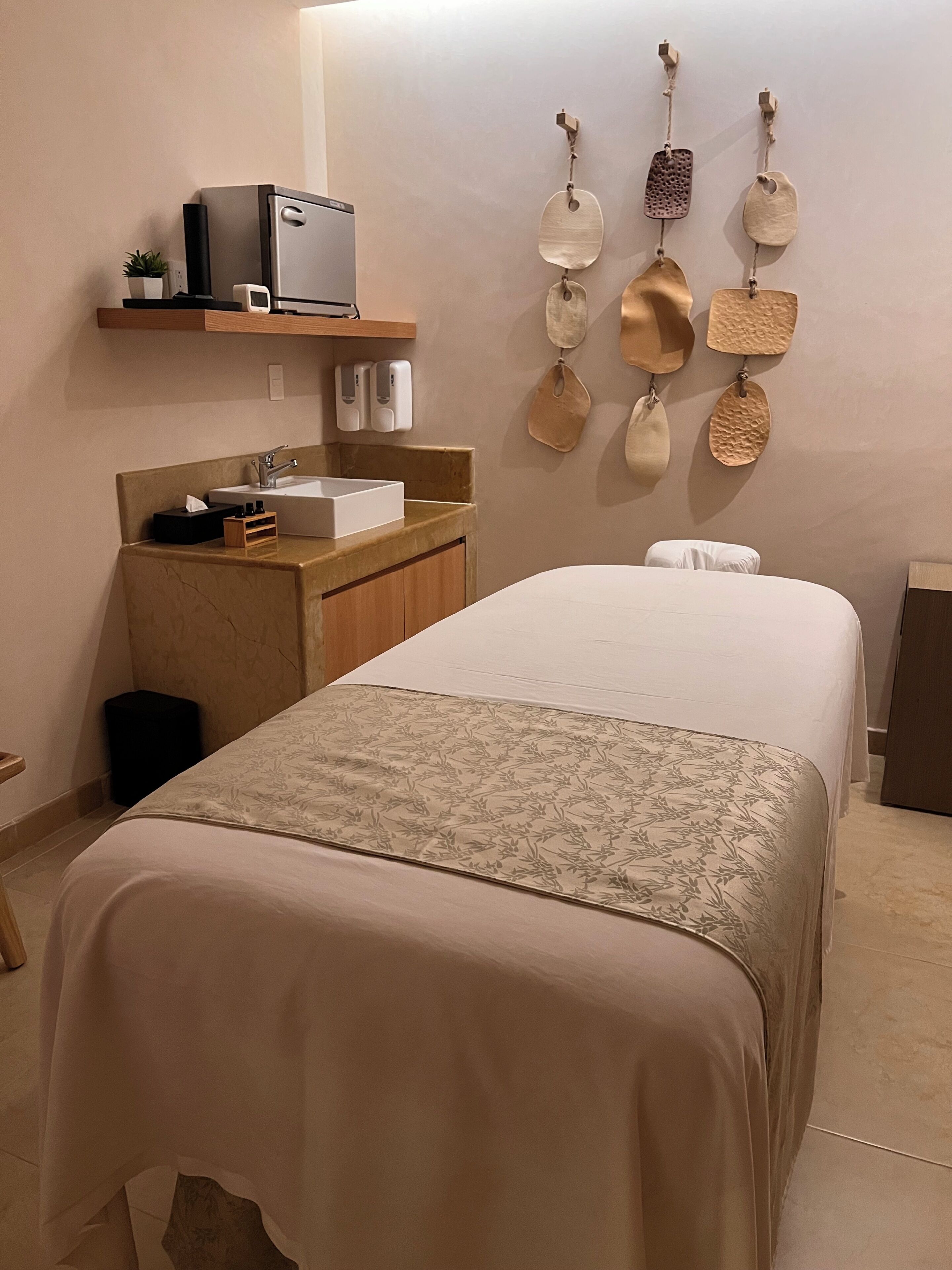 Couples treatment rooms, sauna, hot tub, steam room, body treatments