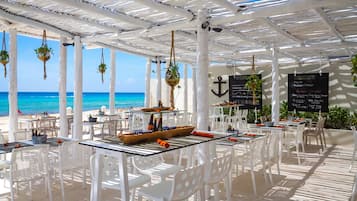 9 restaurants, breakfast, lunch, dinner served; international cuisine