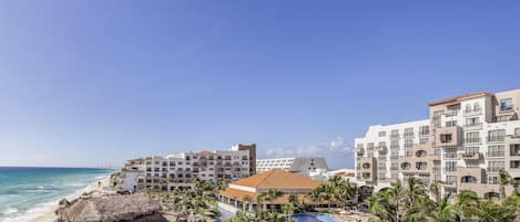 2 outdoor pools, pool umbrellas, pool loungers