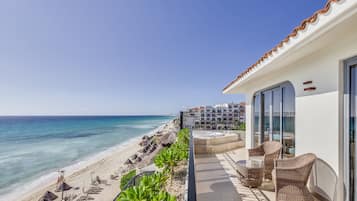 Ropa de cama de alta calidad, edredón, camas con pillow-top y minibar