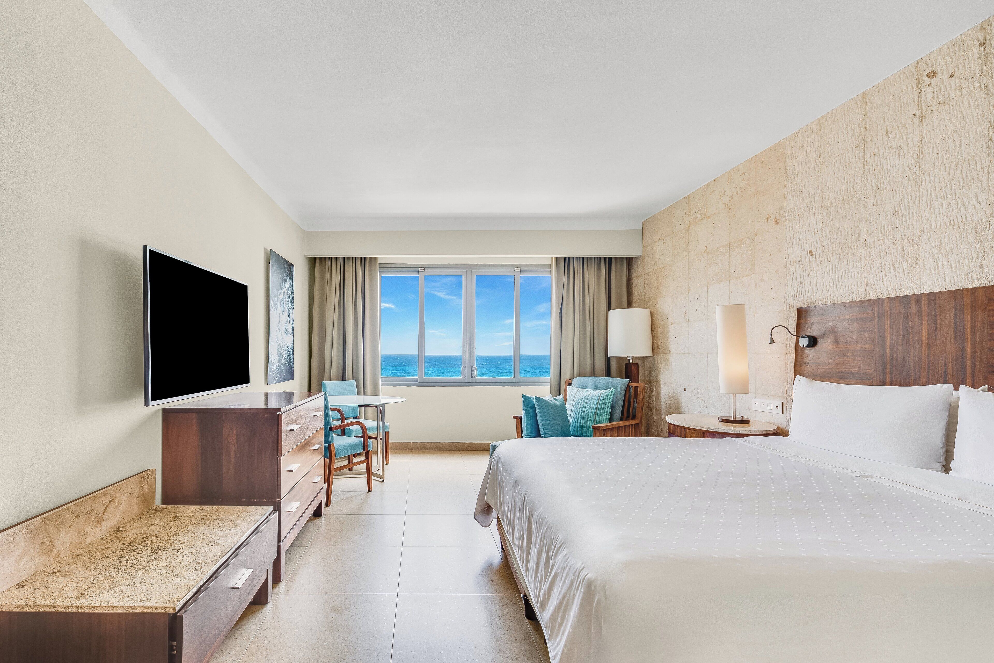 أغطية فراش متميزة وألحفة محشوة بالريش وأسرّة بطبقة علوية مريحة وميني بار