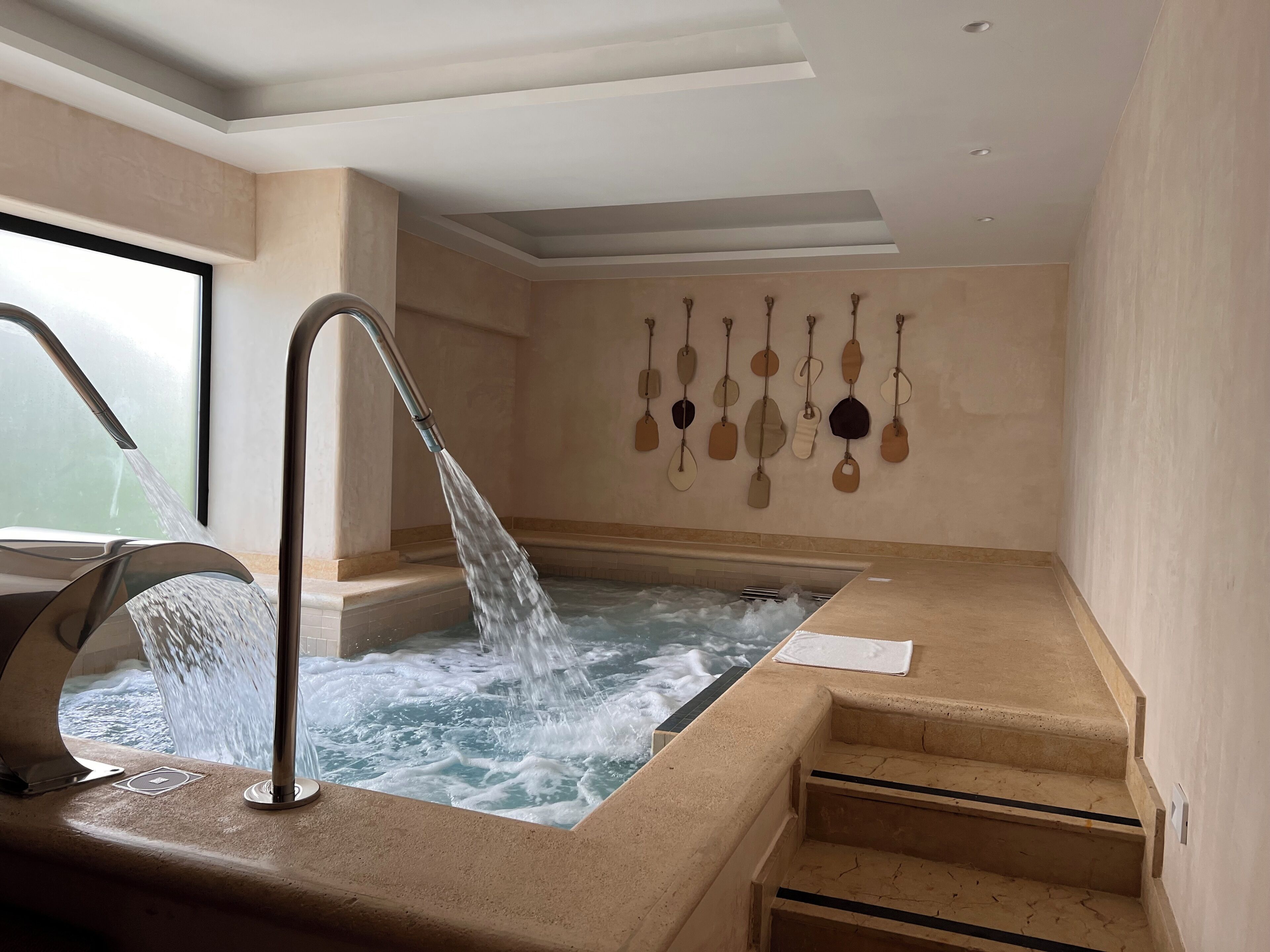 Couples treatment rooms, sauna, hot tub, steam room, body treatments
