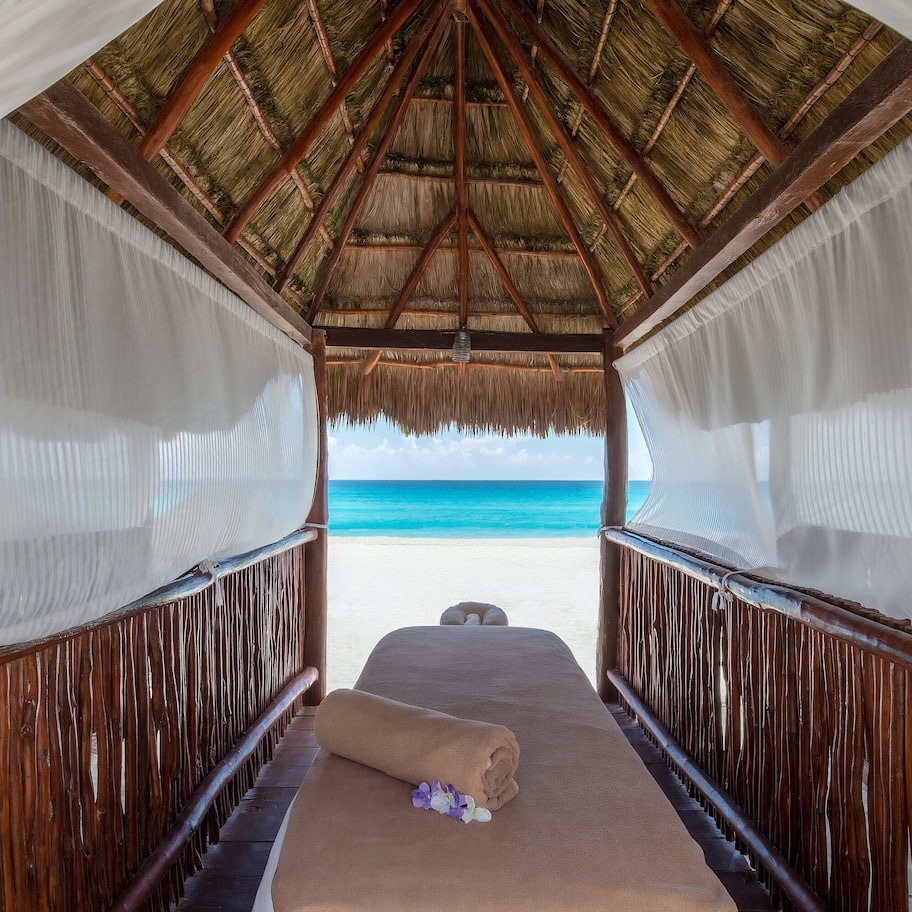 Couples treatment rooms, sauna, hot tub, steam room, body treatments