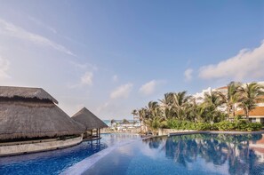 2 outdoor pools, pool umbrellas, sun loungers