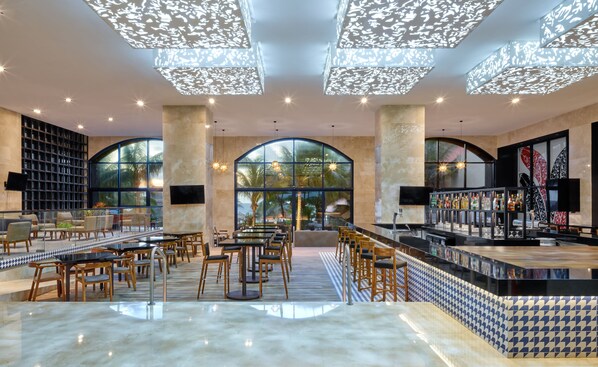 4 間酒吧/酒廊、3 間池畔酒吧、池中酒吧