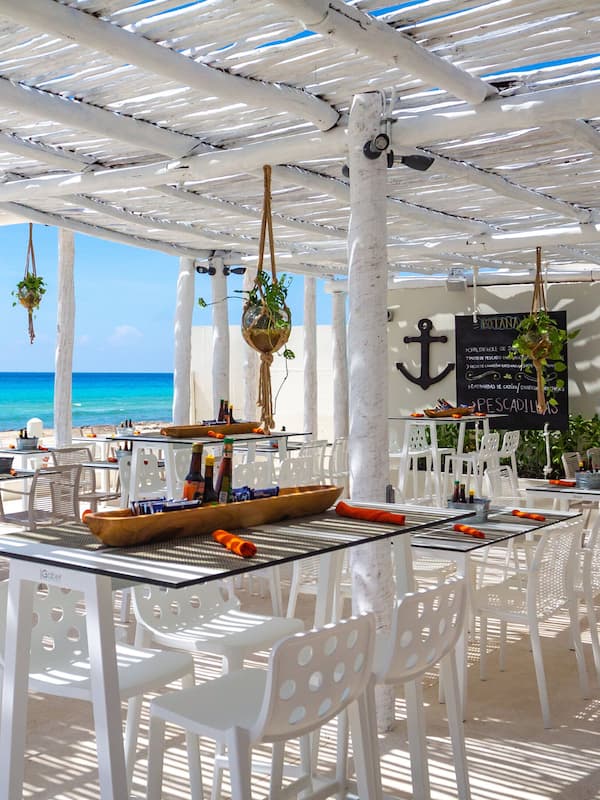 9 restaurants, breakfast, lunch, dinner served; international cuisine