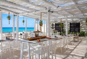 9 restaurants, breakfast, lunch, dinner served; international cuisine