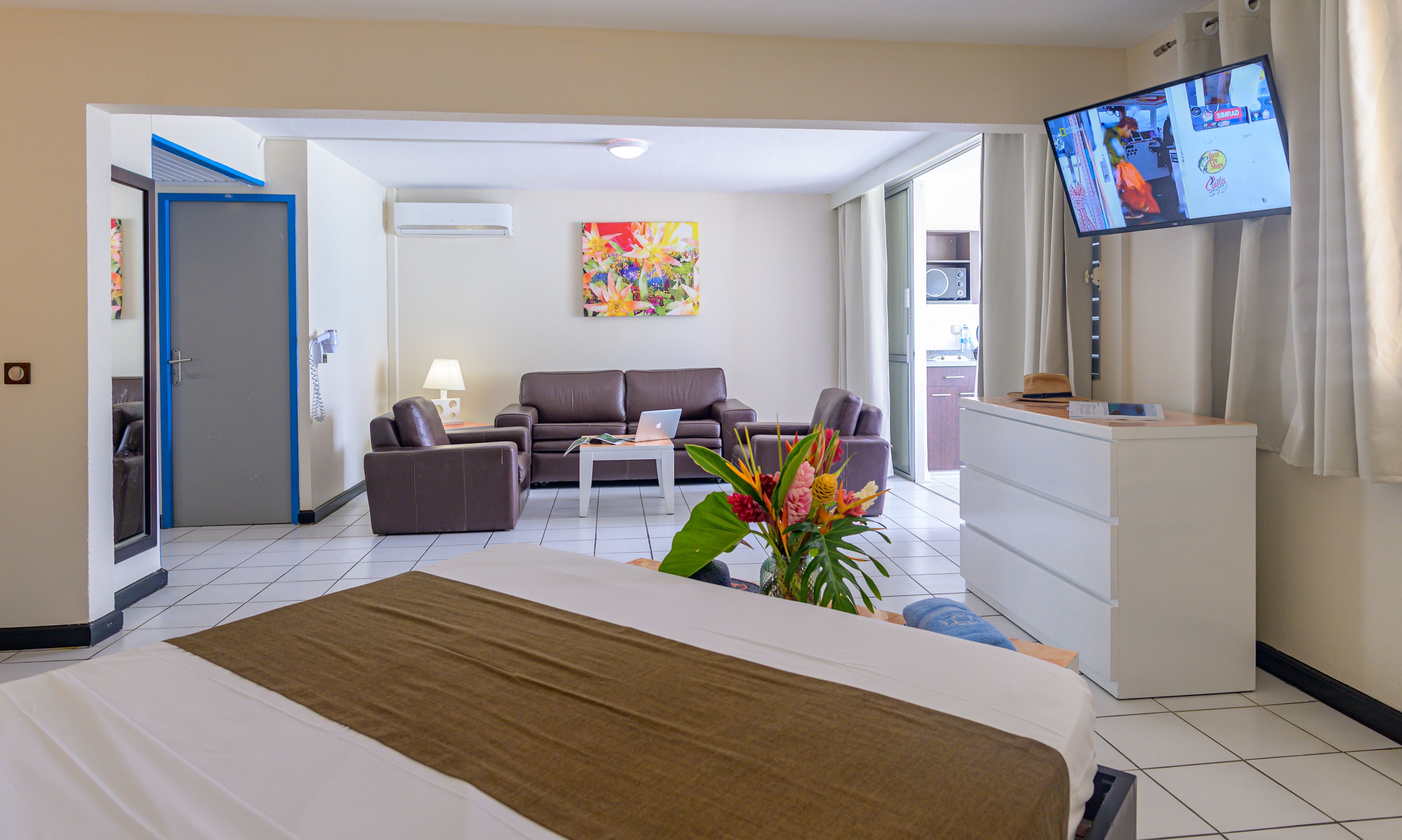 Junior Suite vue mer | In-room safe, desk, laptop workspace, free WiFi